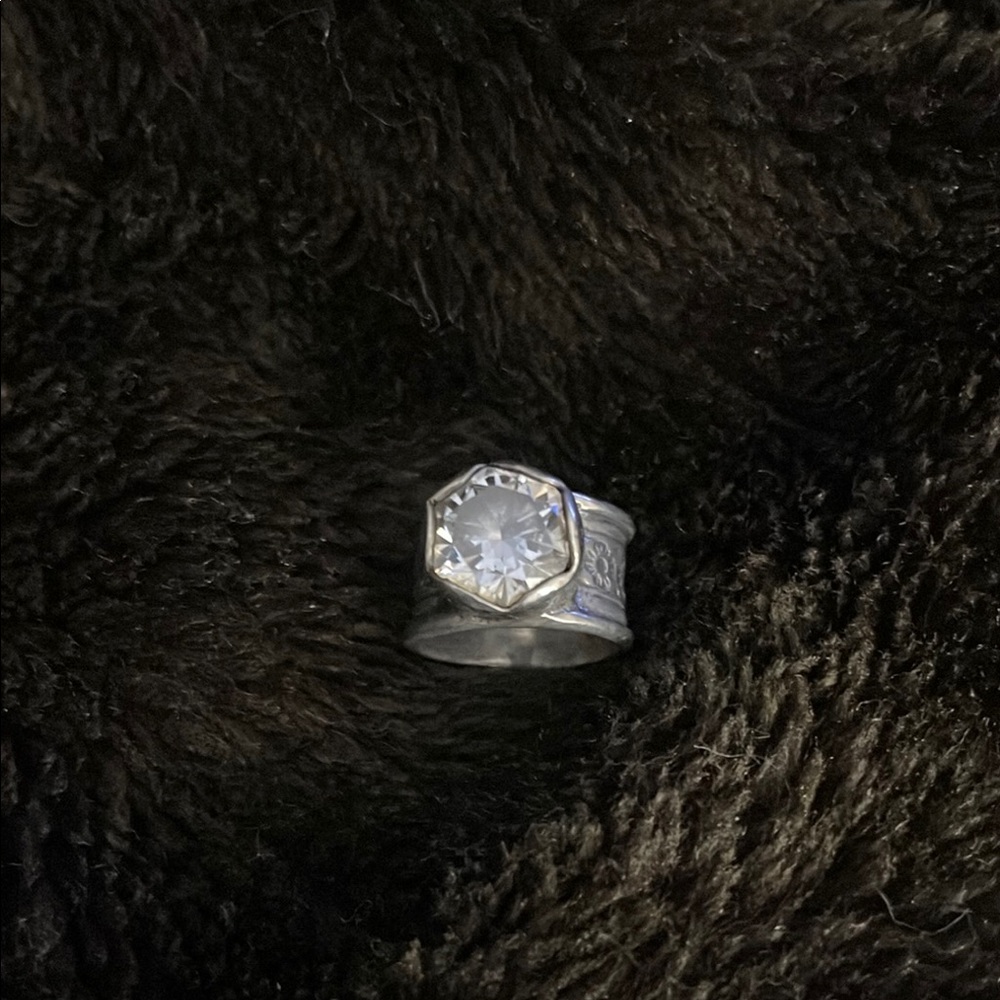 Elegant Silver Ring with Clear Gemstone